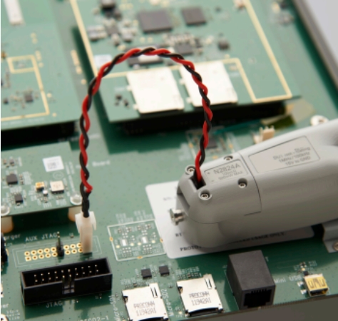 使用探頭測量電路板上的電流的方法